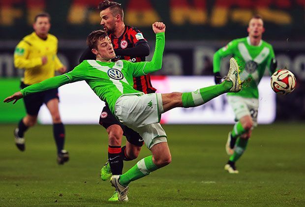 
                <strong>Platz 8: Robin Knoche (VfL Wolfsburg)</strong><br>
                Knoche profitiert mit seinen 22 Jahren von seinem erfahrenen Nebenmann Naldo. Ist absoluter Stammspieler beim Champions-League-Anwärter, hat bereits 35 Partien und 3.047 Minuten gespielt.
              
