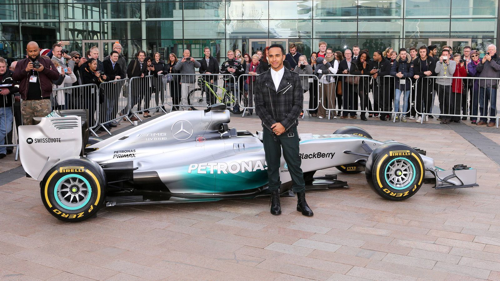 
                <strong>6. Mercedes F1 W05 Hybrid (Saison 2014), Siegquote: 84,2%</strong><br>
                16 Siege in 19 Rennen, 18 Pole Positions |Fahrer: Lewis Hamilton, Nico Rosberg
              