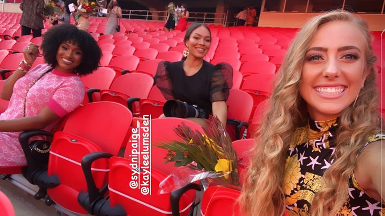 
                <strong>Patrick Mahomes und Brittany Matthews: Die Verlobung in Bildern</strong><br>
                Gemeinsam mit anderen Spielerfrauen verfolgte Brittany Matthews von der Tribüne aus, wie die Spieler der Kansas City Chiefs ihre Super-Bowl-Ringe in Empfang nahmen.
              