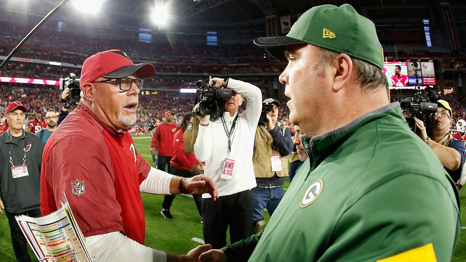 
                <strong>Bruce Arians (seit 2017 ohne Trainerjob)</strong><br>
                Die Green Bay Packers suchen nach der Entlassung von Mike McCarthy einen neuen Trainer. Ein Kandidat hat sich nun bereits aus dem Rennen um den Job genommen: Bruce Arians. Die Stelle bei den Packers sei zwar ein großartiger Job, aber er habe "kein Verlangen danach, Green Bay zu trainieren", sagte der ehemalige Head Coach der Arizona Cardinals dem Radiosender "CBS Sports". Er fügte an: "Wenn ich jemals zurückkomme, dann nur nach Cleveland." Wer wird McCarthy nun beerben? ran.de zeigt euch, wer die vielversprechendsten Kandidaten sind.
              