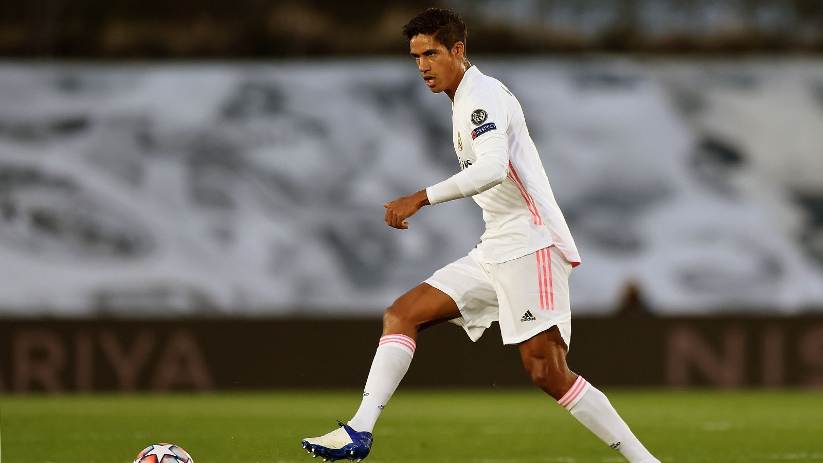 
                <strong>Raphael Varane</strong><br>
                Vertrag bis: 30. Juni 2022 - Im Verein seit: 1. Juli 2011 - Position: Innenverteidiger
              