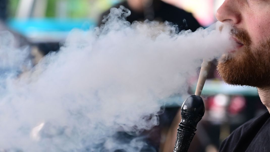 Shisha-Rauchen ist weiterhin beliebt - jedoch nicht in Shisha-Bars. Betreibern droht jetzt eine Pleitewelle.