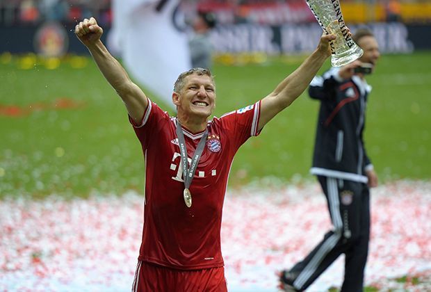 
                <strong>Bastian Schweinsteiger</strong><br>
                Spiele für den FC Bayern: 485; Champions-League-Sieger 2013; Deutscher Meister 2003, 2005, 2006, 2008, 2010, 2013, 2014; Deutscher Pokalsieger 2003, 2005, 2006, 2008, 2010, 2013, 2014.
              