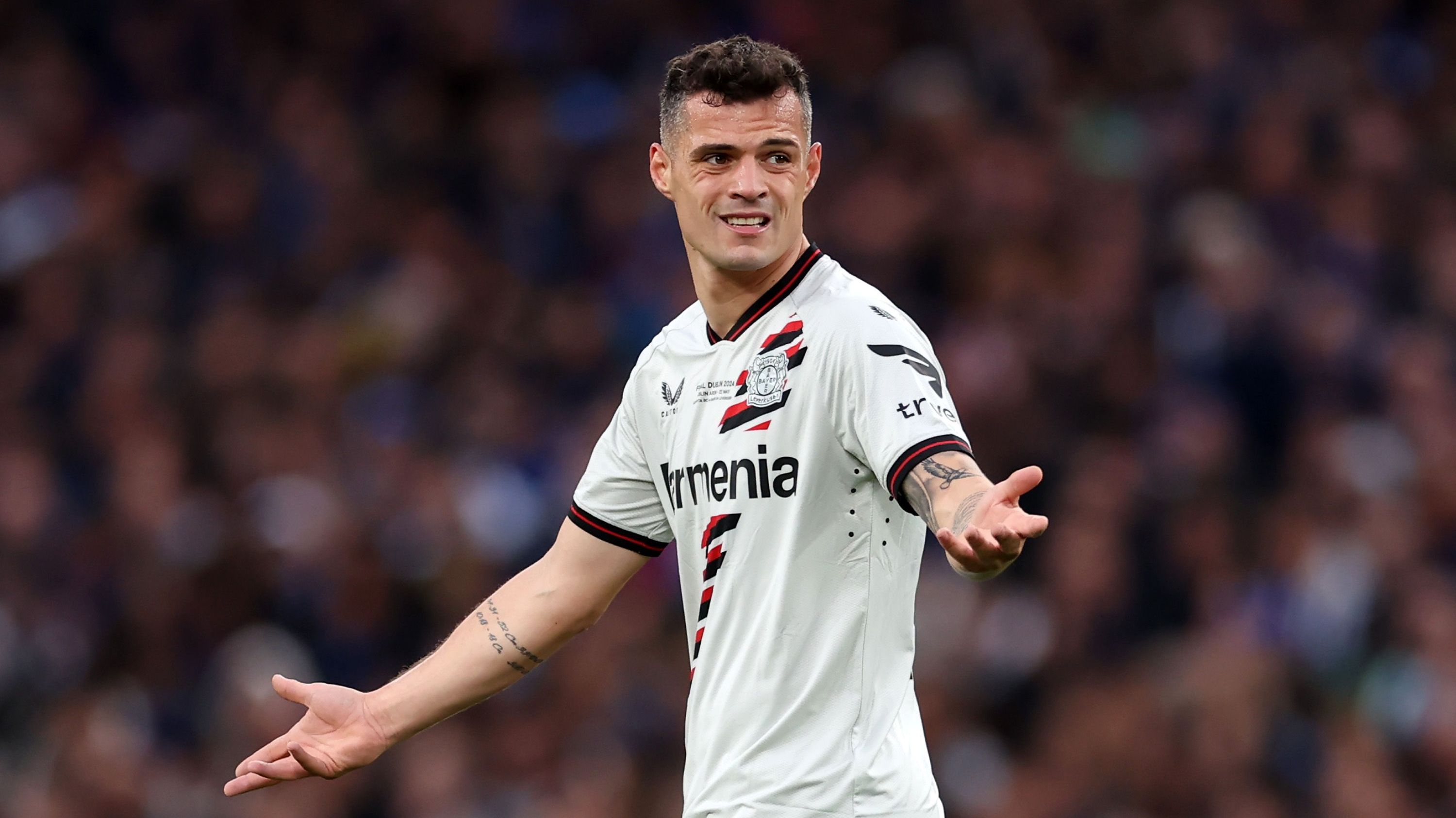 <strong>Granit Xhaka</strong><br>Hat in der schwachen ersten Halbzeit zwar wenig überraschend die meisten Ballaktionen (66.), doch auch er wirkt nicht bissig genug. Verliert in den ersten 45. Minuten alle seiner Zweikämpfe (4). Kann als Leader im Mittelfeld auch in der zweiten Halbzeit nicht das Ruder rumreißen. <strong><em>ran</em>-Note: 4</strong>