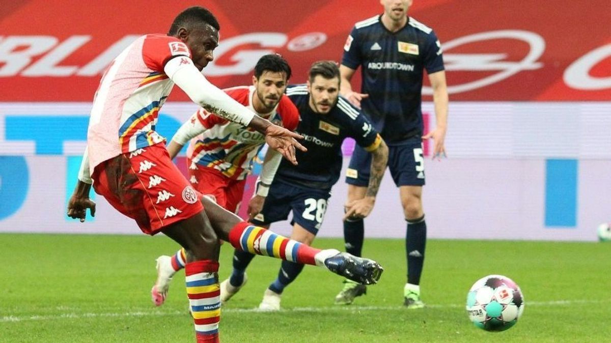 Moussa Niakhate schießt den Siegtreffer für Mainz