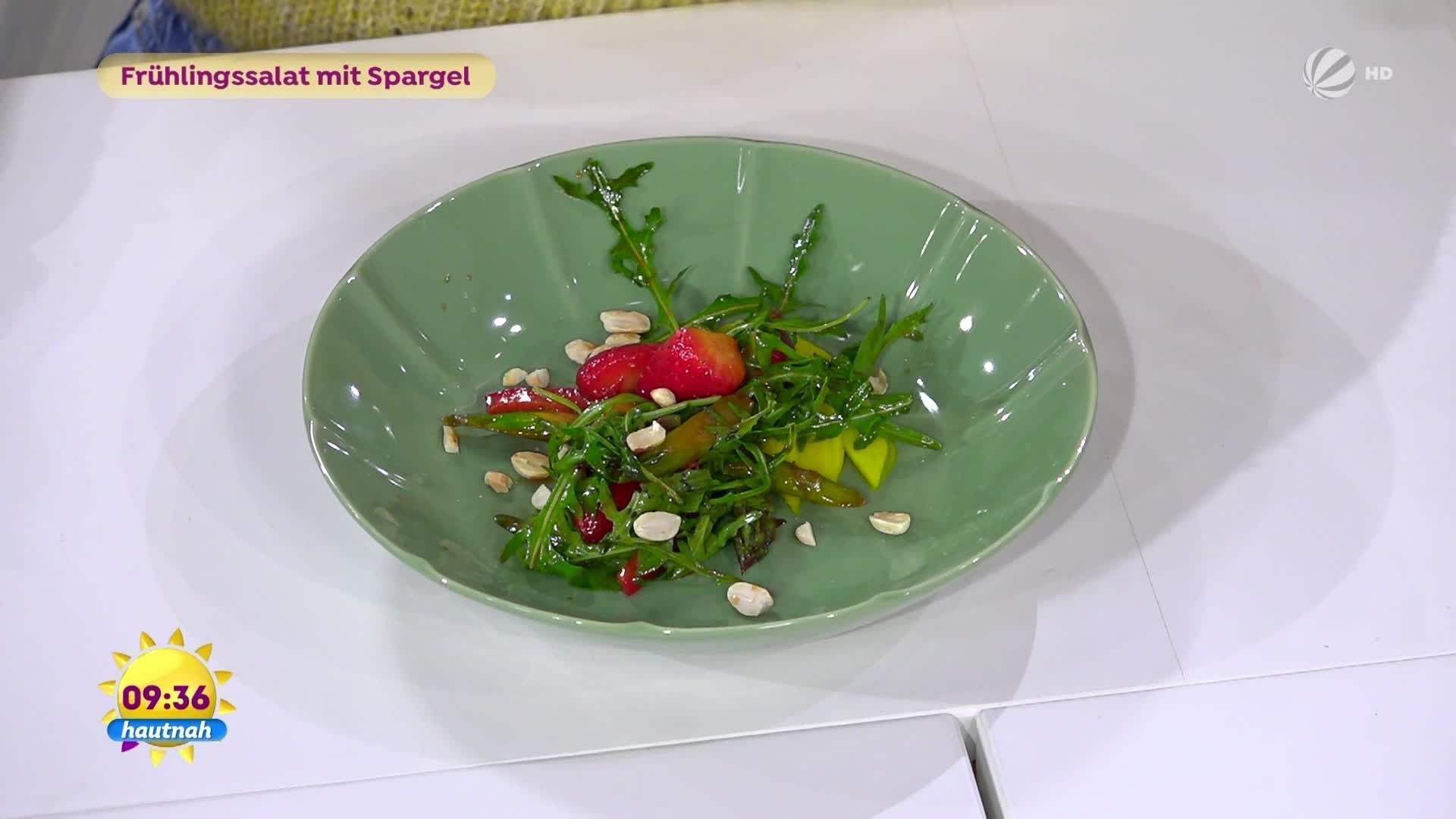 Rezept: Warmer Erdbeer-Spargelsalat | SAT.1 Frühstücksfernsehen