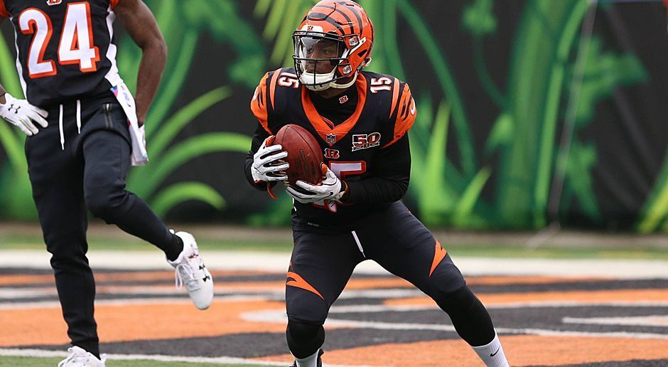 
                <strong>John Ross (Wide Receiver, Cincinnati Bengals)</strong><br>
                Viel schlechter konnte die Rookie-Saison für John Ross kaum laufen. Der 23-Jährige konnte aufgrund von Verletzungen weite Teile der Preseason überhaupt nicht bestreiten, fumbelte den Ball, kaum hatte er ihn zum ersten Mal in den Händen und musste dann auch wegen erneuter Schulterprobleme unters Messer. 2018 hat Ross endlich die Chance, seine Qualität unter Beweis zu stellen. Nicht umsonst sahen viele Experten im letztjährigen Ninth Overall Pick und 40-Yard-Dash-Rekordhalter eine gute Ergänzung zu A.J. Green, der Ross unlängst auf einem guten Weg wähnte.
              