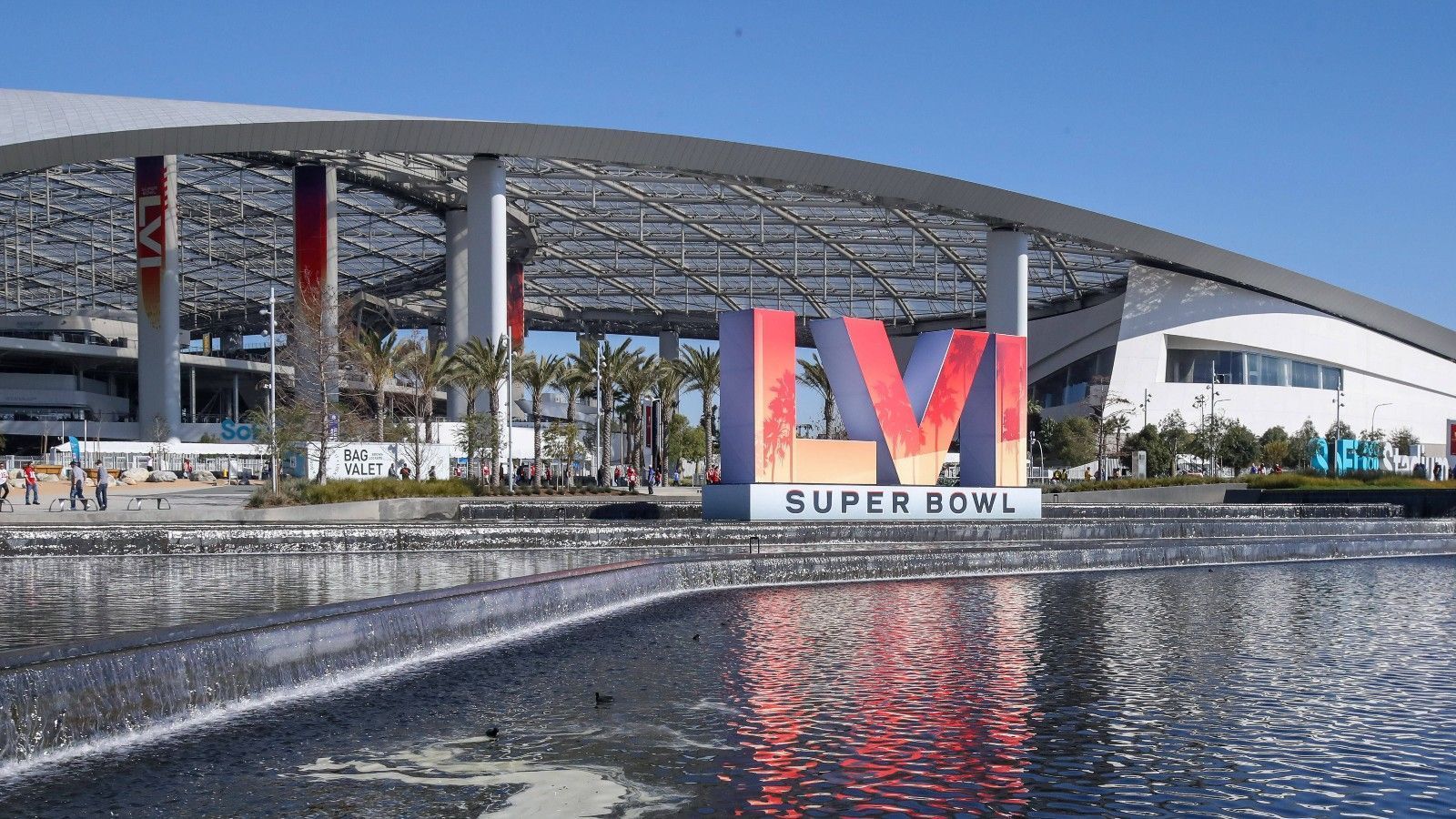 
                <strong>Fakten, Kurioses & Co.: Angeberwissen zum Super Bowl LVI</strong><br>
                Der Super Bowl LVI steht vor der Tür. Im SoFi Stadium in Los Angeles kämpfen die heimischen L.A. Rams und die Cincinnati Bengals um die begehrte Vince Lombardi Trophy. Vor dem Kickoff (Sonntag, ab 22:55 Uhr live auf ProSieben und ran.de) fasst ran die wichtigsten Zahlen, Fakten und Kuriositäten zusammen.
              