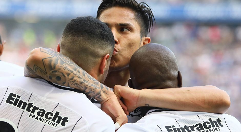 
                <strong>Platz 7: Eintracht Frankfurt – Zwei Chancen für die Europa League</strong><br>
                Eintracht Frankfurt hat gleich zwei Chancen, sich für die Europa League zu qualifizieren. Gewinnen sie das DFB-Pokalfinale gegen Bayern München, haben die Frankfurter ihren Startplatz für die Europa League sicher. Doch davon geht angesichts der Übermacht der Bayern wohl kaum einer aus. Immerhin: Gewinnen sie das Pokalfinale nicht, genügt der 7. Tabellenplatz für die Europa League. Umso wichtiger wäre es, diesen mit einem Auswärtssieg beim FC Schalke 04 zu verteidigen. Ansonsten könnten nämlich die Verfolger noch vorbeiziehen…
              