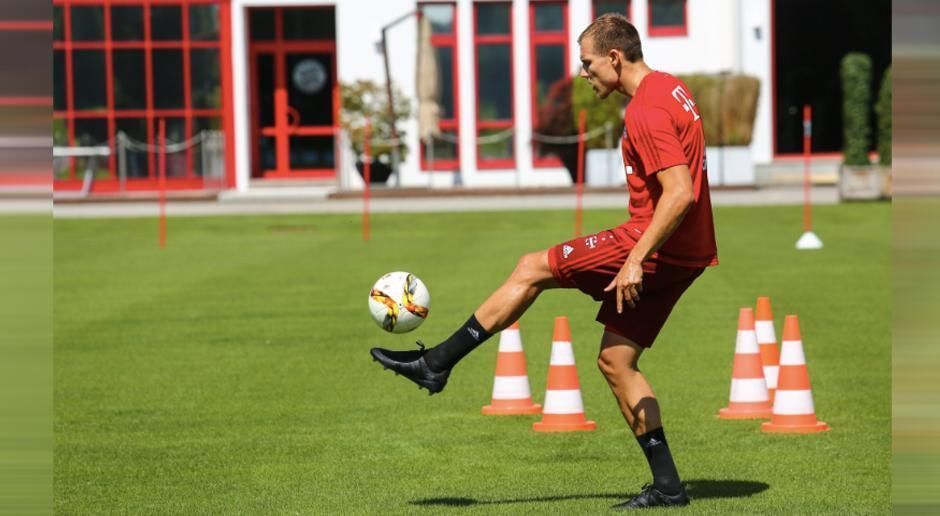 
                <strong>FC Bayern München</strong><br>
                Auch Holger Badstuber steht vorzeitig wieder auf dem Trainingsplatz, um sich nach seiner Verletzungspause für die erste Einheit unter dem neuen Coach in Topform zu bringen.
              