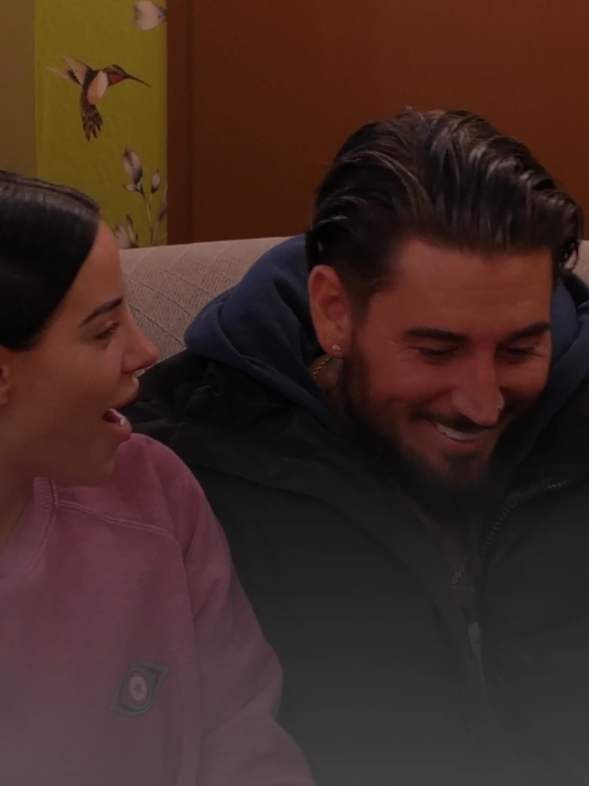 Mike macht Leyla einen Heiratsantrag.