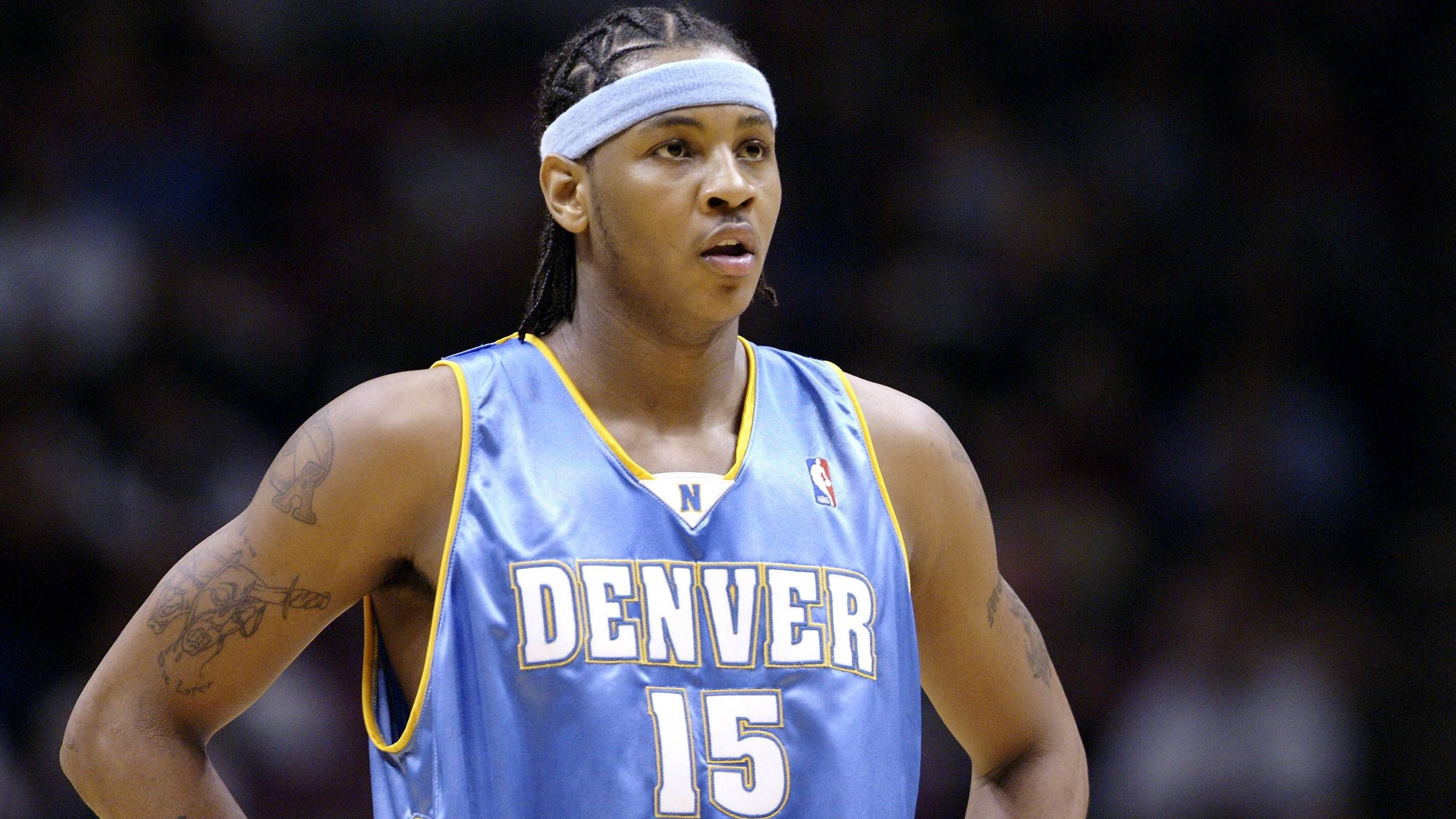 <strong>Carmelo Anthony (Denver Nuggets) - 3. Pick 2003</strong><br>Viele denken, dass es Carmelo Anthony verdient gehabt hätte. Melo nahm das Team auf Anhieb auf seine Schultern und führte die Nuggets zu einer 43-39-Bilanz im Osten. Anthony brachte das komplette Offensivpaket mit und legte 21,0 Punkte, 6,1 Rebounds und 2,8 Assists auf. Es reichte aber nicht aus, obwohl die Siegesbilanz für ihn sprach...