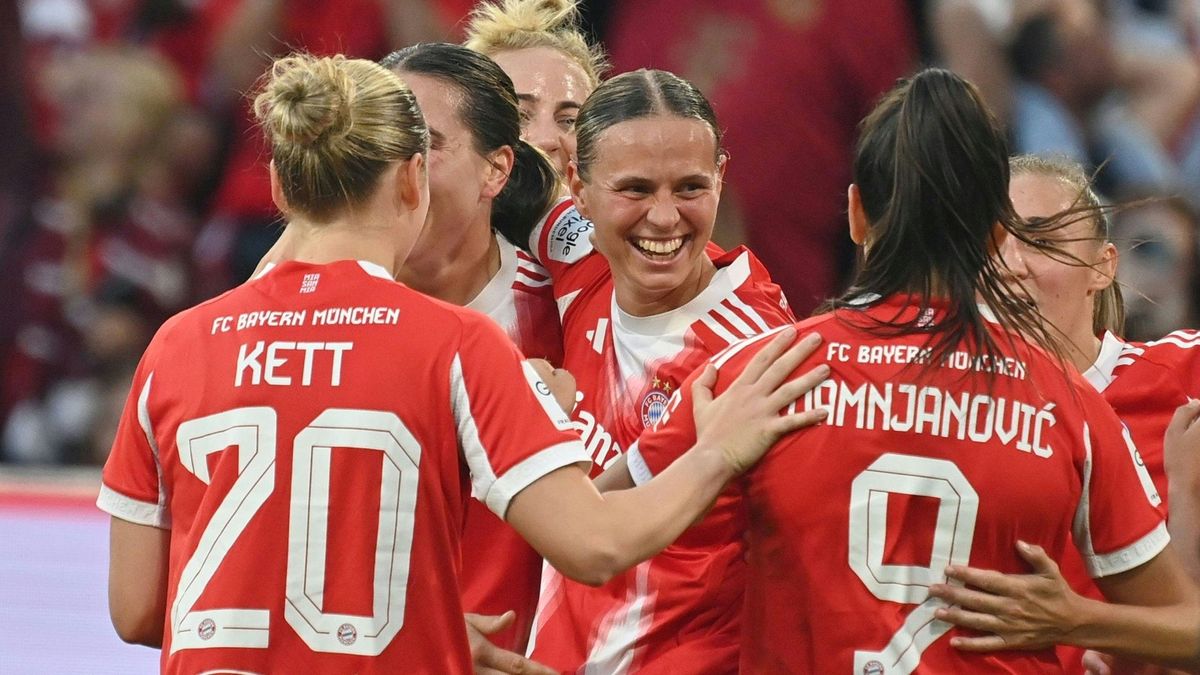 Traf in der Allianz Arena: Klara Bühl (mi.)