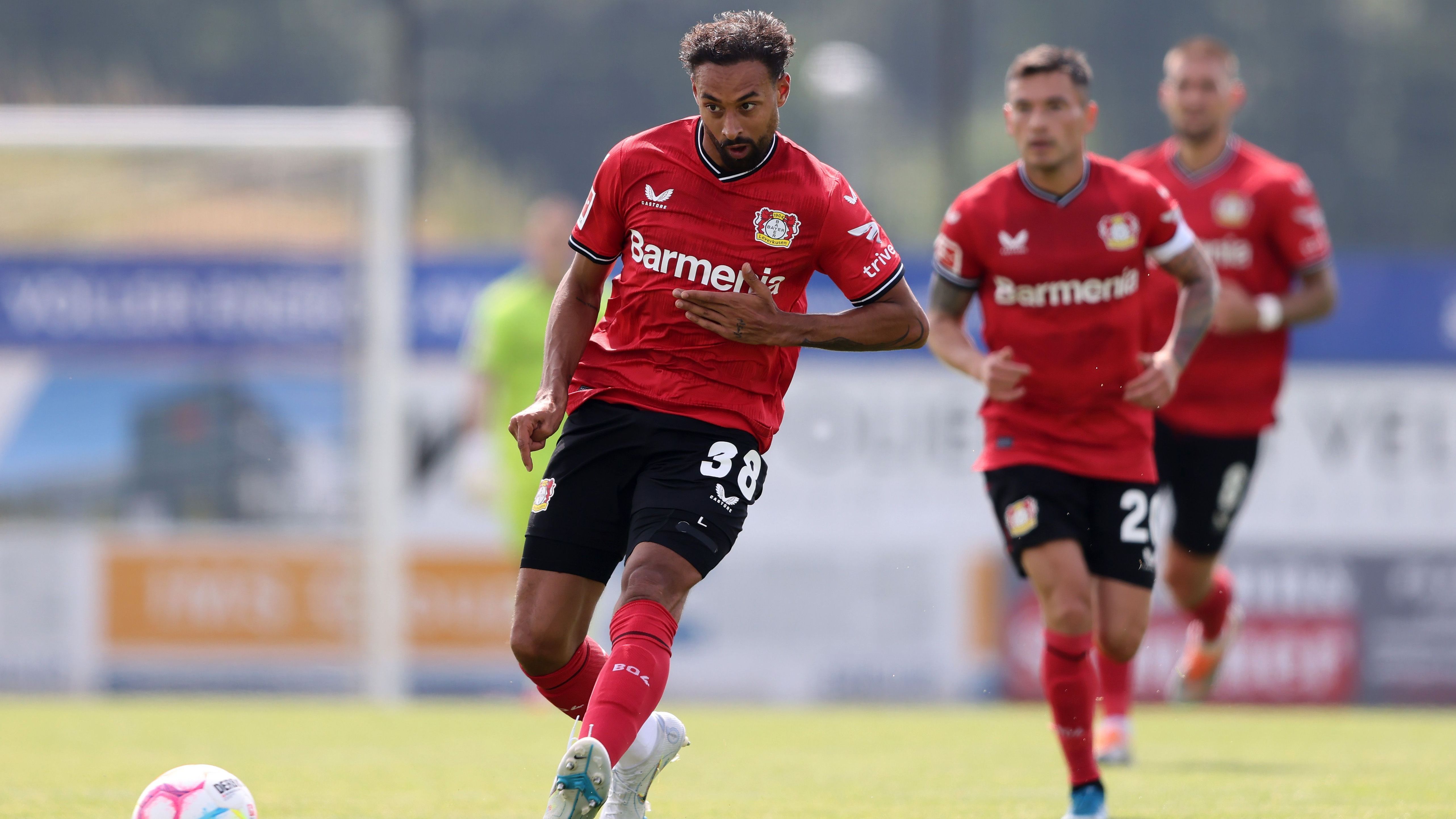 <strong>Karim Bellarabi</strong><br><strong> - Position:</strong> Rechtsaußen<br><strong> - Alter:</strong> 33 Jahre<br> <strong>- Zuletzt bei:</strong> Bayer Leverkusen