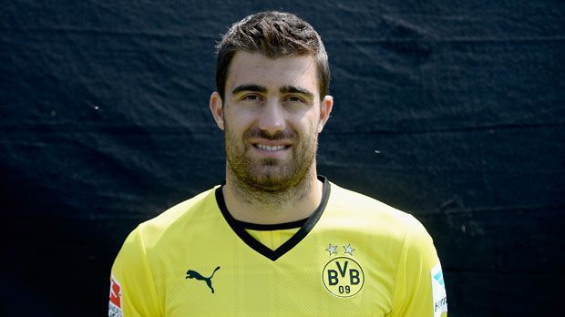 
                <strong>Abwehr: Sokratis</strong><br>
                Sokratis war der erste Neuzugang von Borussia Dortmund. 9,5 Millionen Euro überweist der Vizemeister für den griechischen Abwehrspieler an den SV Werder Bremen
              