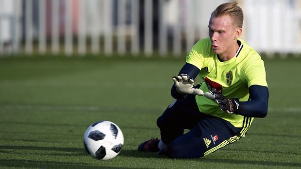 
                <strong>Tor - Pontus Dahlberg</strong><br>
                Ablösesumme: 3,9 Millionen EuroVorherige Verein: IFK Göteborg (Schweden)Wechsel zu: FC Watford (England)Vertrag bis: Ende Juni 2023 (Dahlberg wurde nach seiner Verpflichtung umgehend bis Juni 2018 an Göteborg zurück verliehen)
              