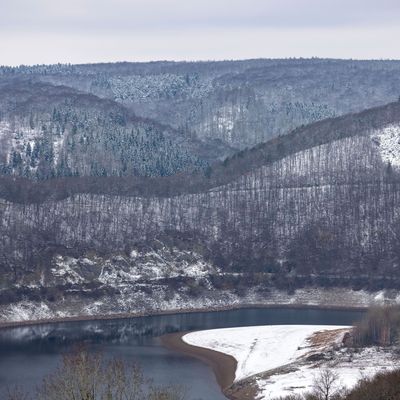 Nordrhein-Westfalen, Vogelsang: Blick auf den winterlichen Rursee in der sogenannten Vulkaneifel