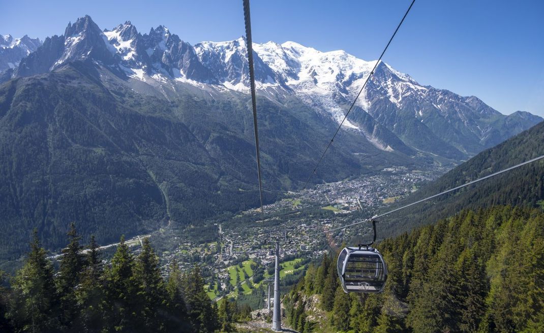 Mit den Gondeln der Seilbahn La Flégère geht's bequem weite Strecken des Mont Blanc hinauf.