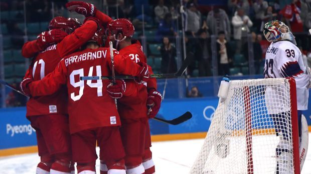 
                <strong>"Rote Maschine Reloaded": Das ist Deutschlands Goldgegner</strong><br>
                Die deutsche Eishockey-Nationalmannschaft hat mit dem Finaleinzug bei Olympia ein weiteres Wunder-Kapitel geschrieben. Wird jetzt sogar der große Goldtraum wahr? Im Finale geht es am Sonntagmorgen um 5.10 Uhr MEZ gegen den großen Favoriten. ran.de stellt Russland, oder besser gesagt Olympische Athleten aus Russland, näher vor.
              