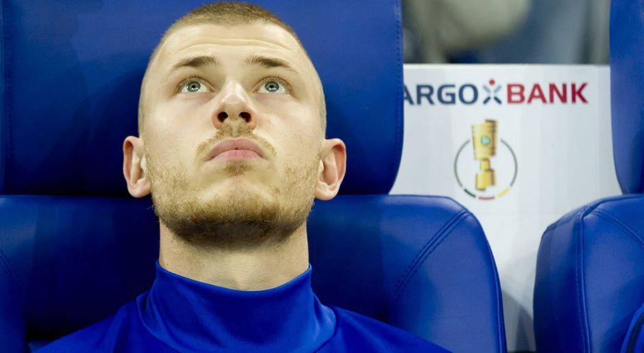 
                <strong>Max Meyer (Ziel noch unbekannt)</strong><br>
                Max Meyer zieht es weg. Er ist seit 2009 im Verein, bekam sogar die Nummer sieben, die vorher Raul trug. Auf Schalke wurde er zum Nationalspieler, U21-Europameister, Silbermedaillengewinner bei Olympia. Doch die Wege trennen sich im Sommer, nachdem Meyer Schalker Angebote ablehnte. Beim Gehalt lag man wohl zu weit auseinander. Sein Ziel ist noch unbekannt. Fest steht nur: Er geht ablösefrei.
              