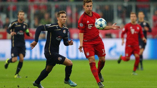 
                <strong>Joshua Kimmich (FC Bayern München)</strong><br>
                Joshua Kimmich (FC Bayern München): Zunächst nur durch Pep Guardiolas Rotation in die Mannschaft gerückt, überzeugt der Bayern-Youngster bei seinem ersten Auftritt über 90 Minuten gegen Zagreb. Gegen Juve muss er sogar als Innenverteidiger ran. Und das nur 15 Tage nach seinem 21. Geburtstag.
              