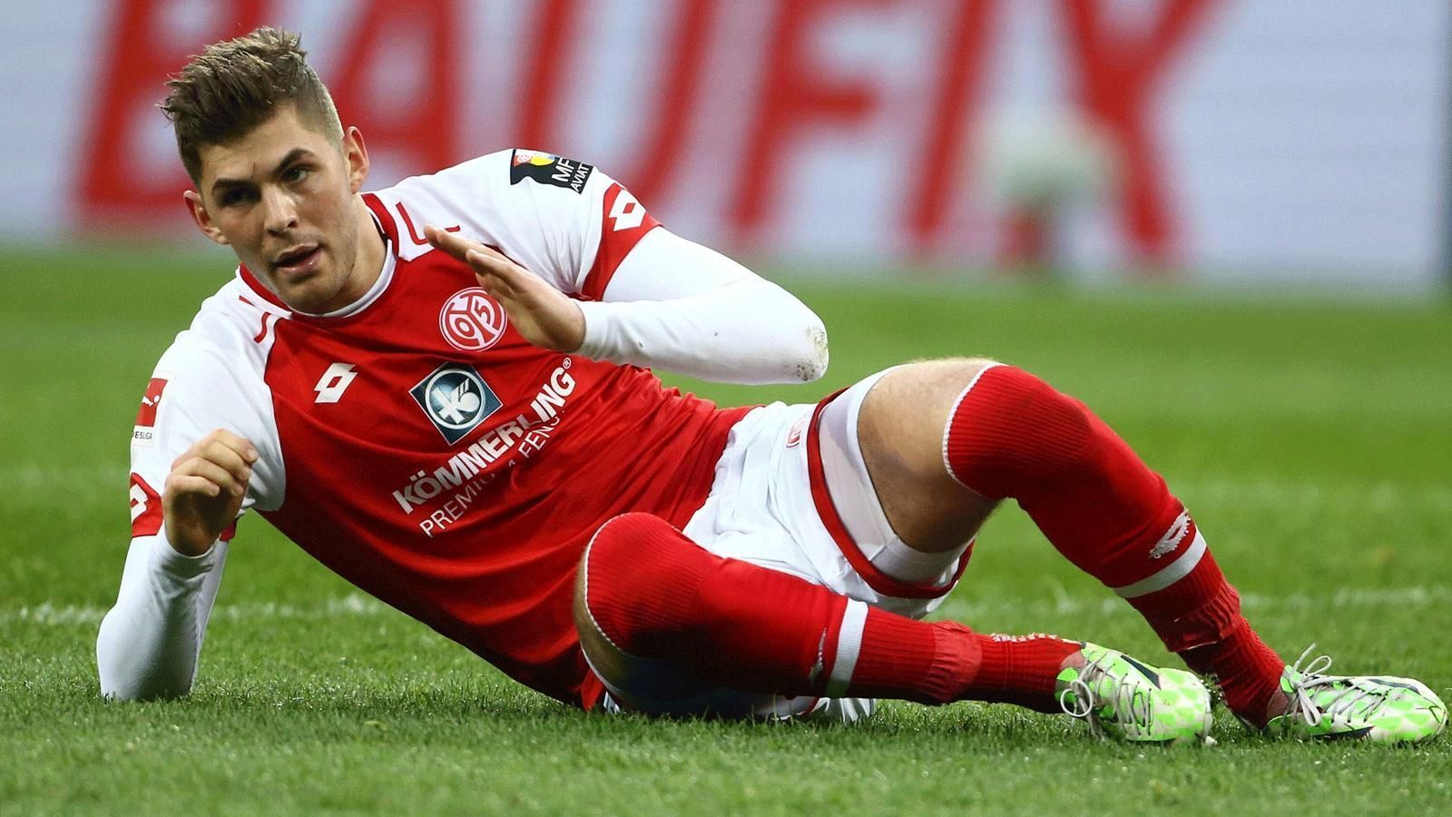 
                <strong>Emil Berggreen (FSV Mainz 05)</strong><br>
                Beschwerden am KnieVerletzt seit Anfang JuliPrognose: Der Däne musste sich im Sommer einem Eingriff am Knie unterziehen. Wie lange Berggreen ausfällt, ist unbekannt.
              