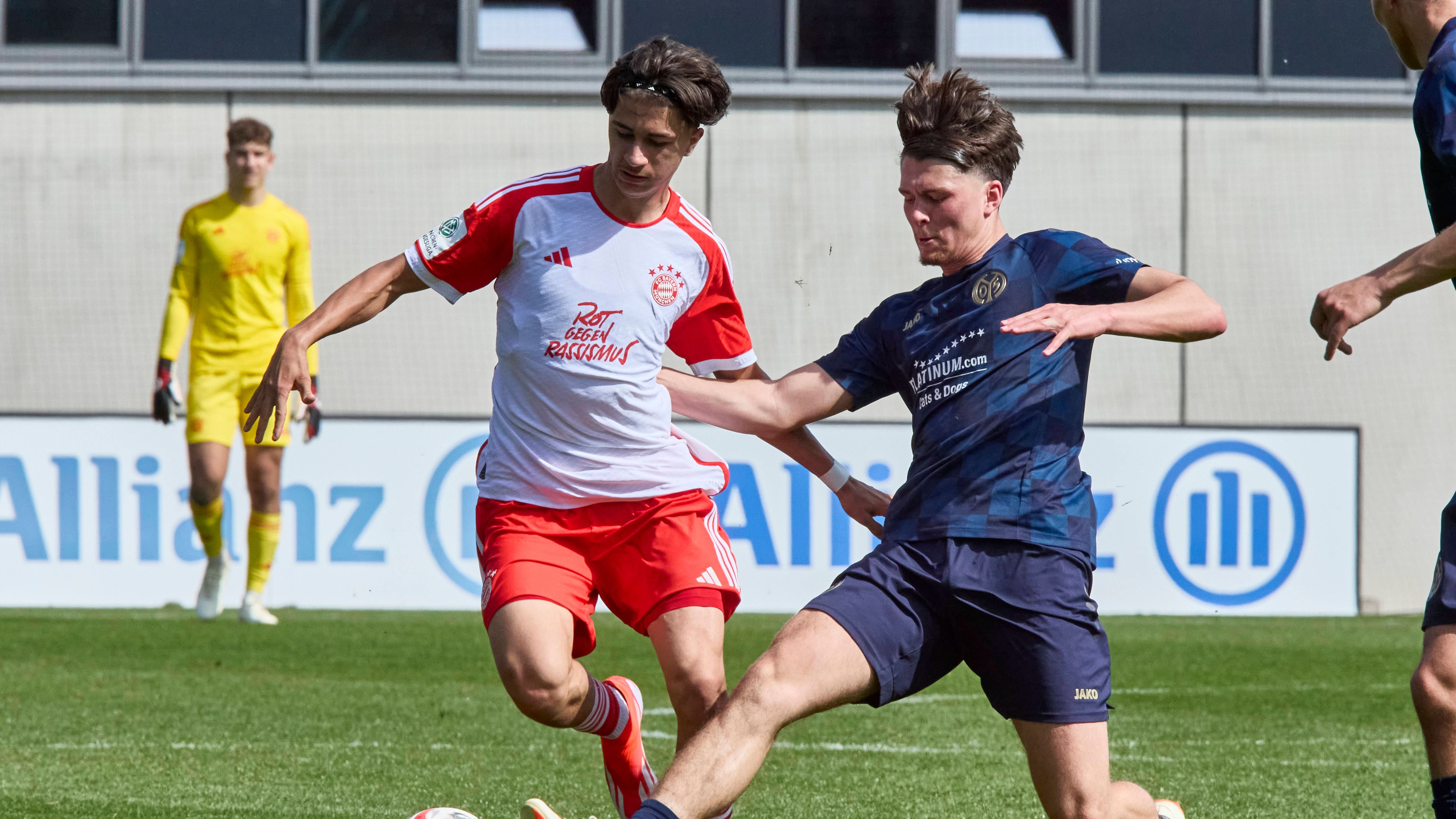 <strong>Adin Licina</strong><br>Wendig, dynamisch, dribbelstark – Licina ist ein Spieler, der Fans zu begeistern weiß. In seinen besten Momenten erinnert er an Zauberfüße wie einst Franck Ribery. Nur sollte man vorsichtig sein mit derartigen Vergleichen. Licina muss stark an seiner Konstanz und auch an seiner Physis arbeiten, um es in Zukunft im Männerfußball zu packen.&nbsp;