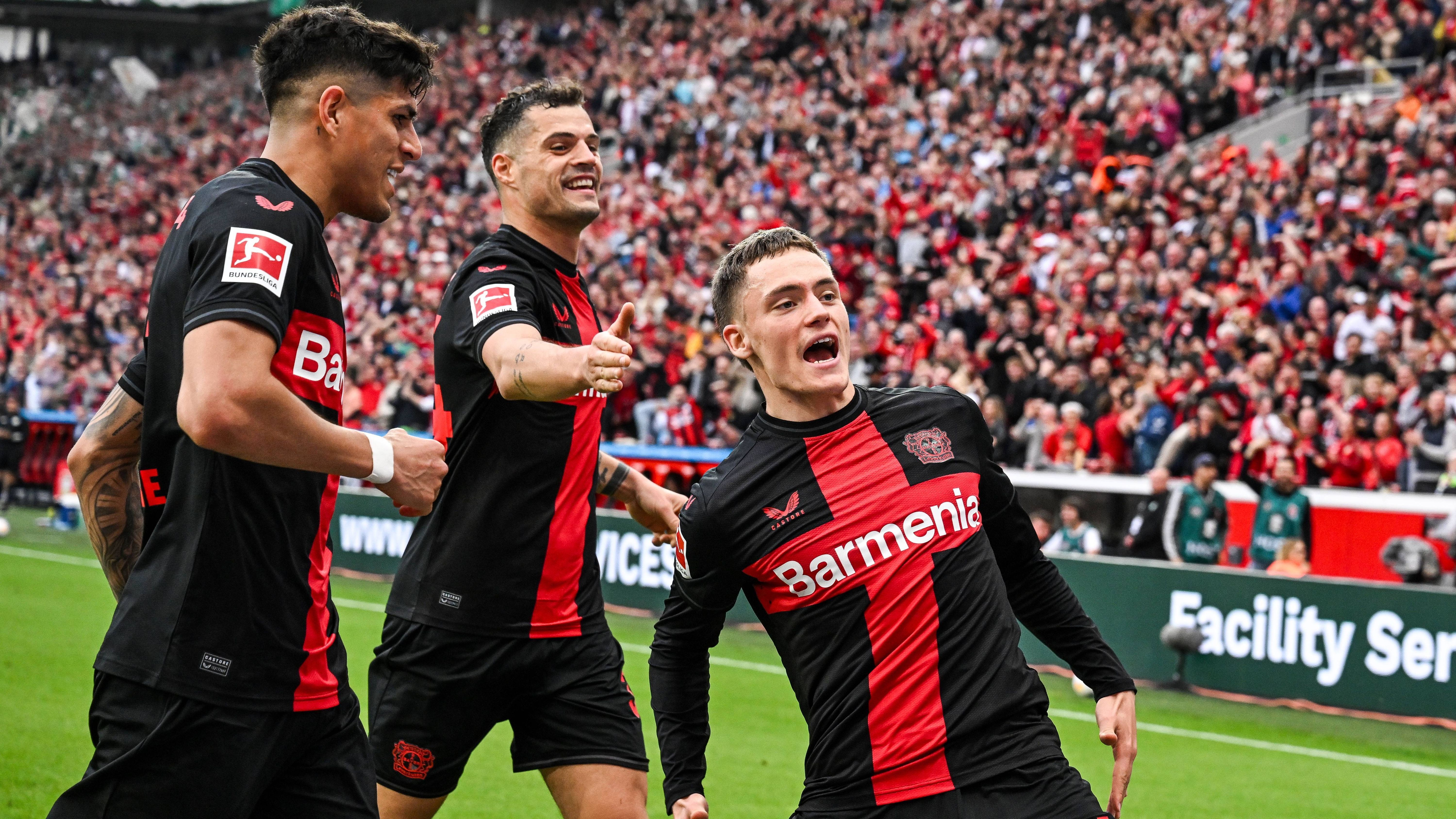 <strong>Deutschland</strong><br>Bayer Leverkusen ist erstmals Deutscher Meister. Mit einem fulminanten 5:0 über Werder Bremen sicherte sich die Mannschaft von Trainer Xabi Alonso am 29. Spieltag vorzeitig den Titel ...&nbsp;
