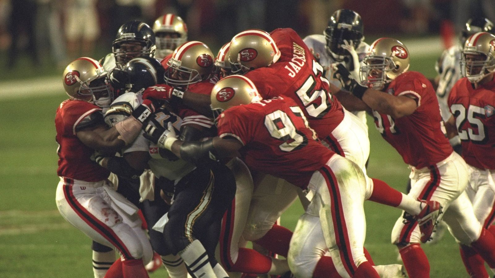 
                <strong>Super Bowl XXIX: San Francisco 49ers vs. San Diego Chargers</strong><br>
                Der 29. Super Bowl fand im Januar 1995 in Miami statt, die San Francisco 49ers schlugen die San Diego Chargers mit 49:26. In der Regular Season gewannen die 49ers ebenfalls mit 38:15.
              
