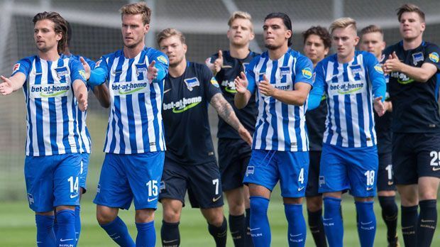 
                <strong>Platz 6: Hertha BSC</strong><br>
                Trikotpreis: 84,95 Euro. Beflockung: 12,50 Euro. Gesamtpreis: 97,45 Euro. 
              