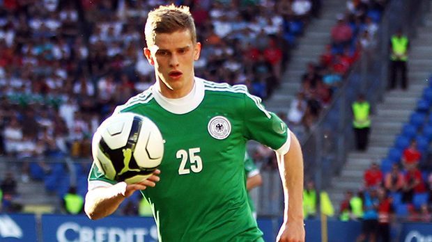 
                <strong>Sven Bender (EM 2012)</strong><br>
                Sven Bender (EM 2012): Auch für Sven Bender reichte es bei der EM 2012 nicht. Der damals 23-Jährige wurde noch vor dem Turnierstart aus dem vorläufigen Kader gestrichen – anders als sein Bruder Lars, der in Polen bei mehreren Spielen zum Einsatz kam.
              