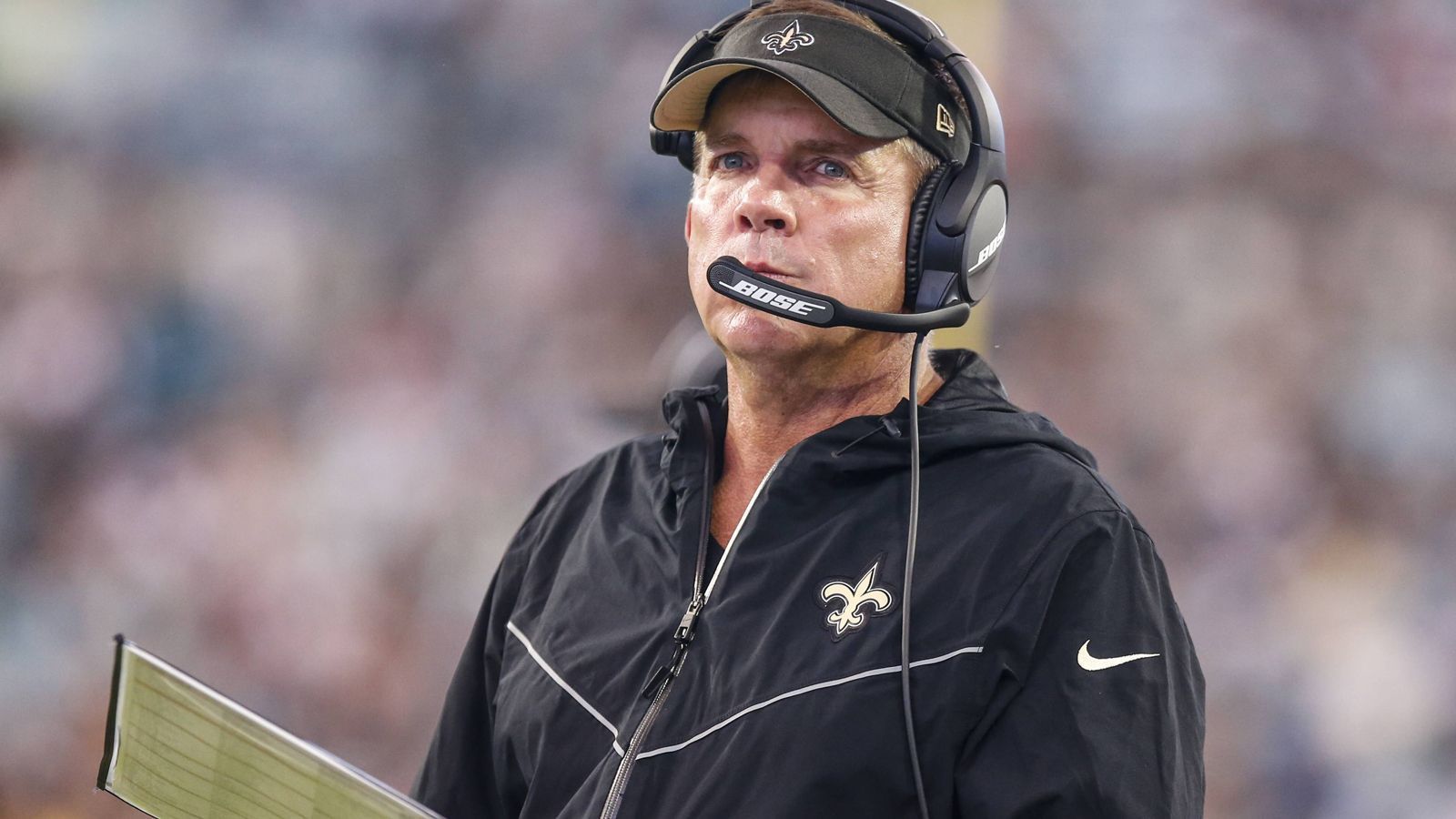 
                <strong>Sean Payton (Saints Head Coach, arbeitete 1997 bei den Eagles mit Gruden zusammen)</strong><br>
                "Ich werde einen Spruch nie vergessen: 'Wissen ist Macht.' Ein sehr kreativer, sehr detaillierter Lehrer. Er hatte einen großen Einfluss auf mich."
              