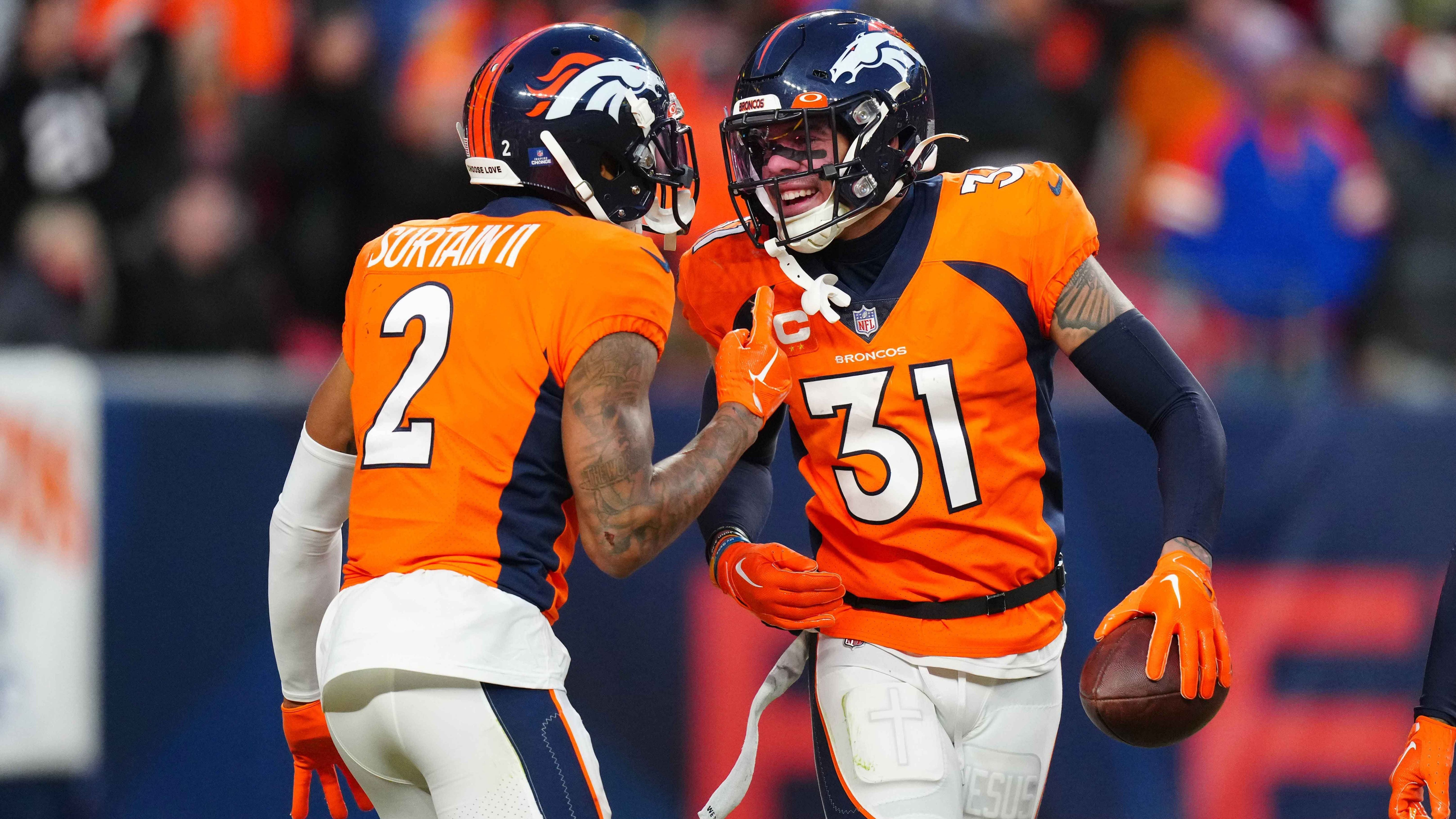 
                <strong>Platz 5: Denver Broncos</strong><br>
                &#x2022; Cornerback-Starter: Pat Surtain II, Damarri Mathis<br>&#x2022; Cornerback-Backups: K'Waun Williams, Essang Bassey, Delonte Hood, Riley Moss, Tremon Smith, Ja'Quan McMillian<br>&#x2022; Safety-Starter: Kareem Jackson, Justin Simmons<br>&#x2022; Safety-Backups: Caden Sterns, Delarrin Turner-Yell, JL Skinner, P.J. Locke, Devon Key<br>Die Denver Broncos haben das Privileg, auf beiden Positionen im Defensive Backfield absolute Top-Spieler der Liga zu haben. Sowohl Justin Simmons als auch Patrick Surtain gehören zu den Stars der NFL. Man muss sich nur einmal in Erinnerung rufen, dass die Denver Broncos in der vergangenen Saison Spiele alleine dank der Defense gewonnen haben. Es gibt keinen Grund zur Annahme, dass es 2023 auf einmal viel schlechter wird.
              