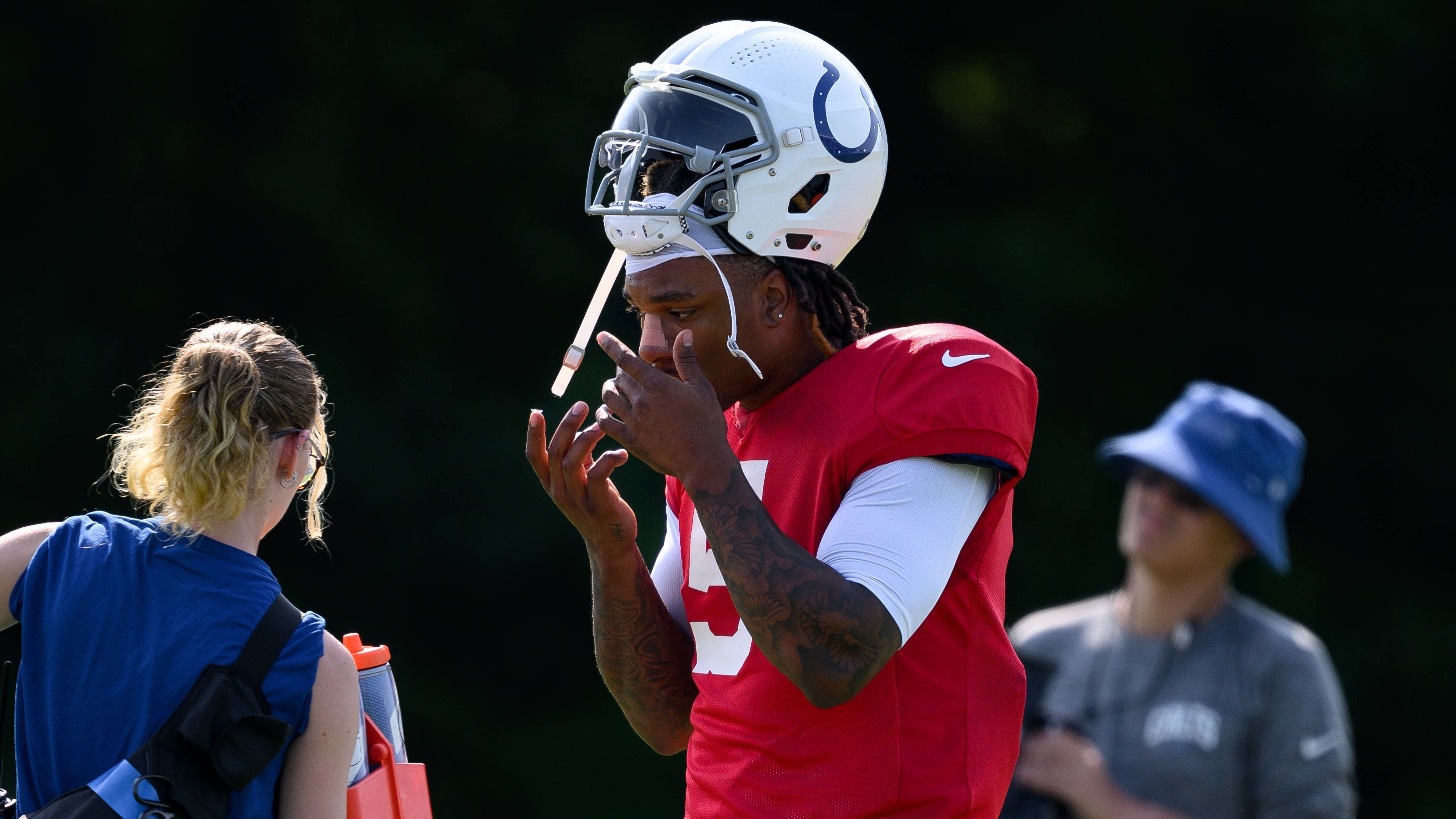 <strong>Anthony Richardson (Quarterback | Indianapolis Colts)</strong><br>Der Rookie braucht Zeit, das ist klar. Vor dem Start der Preseason deutet aber alles darauf hin, dass der Modellathlet den Vorzug als Starter bekommen wird. Was ihn für Fantasy besonders wertvoll machen dürfte, sind seine Fähigkeiten als Rusher. Richardson dürfte viele, viele Rushing Yards und womöglich auch Touchdowns erlaufen. Justin Fields lässt grüßen.
