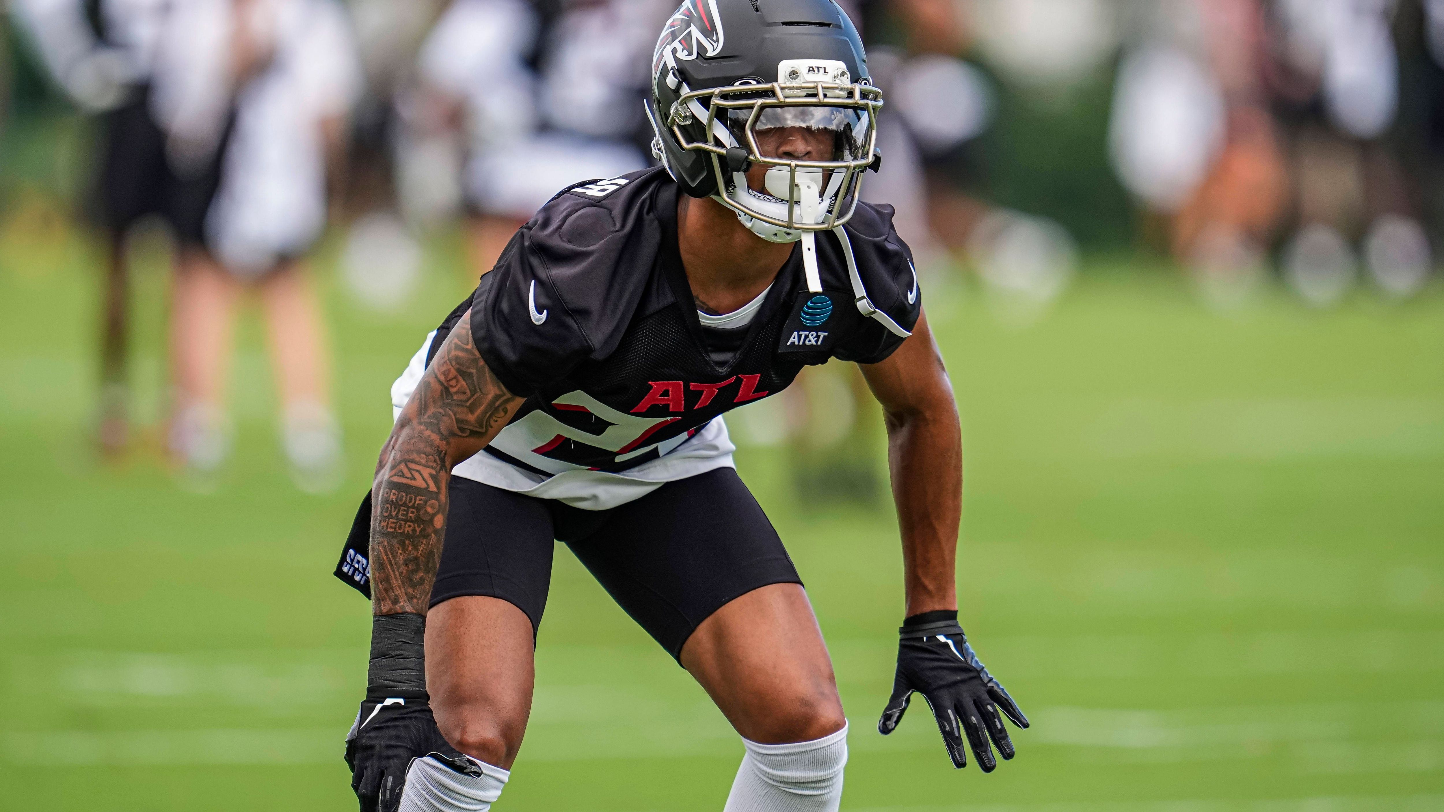 <strong>A.J. Terrell (Atlanta Falcons)</strong><br>Schlechte Nachrichten für die Falcons: Star-Cornerback A.J. Terrell droht ein mehrwöchiger Ausfall. Terrell verletzte sich beim Sieg gegen die Vikings im zweiten Viertel am Oberschenkel und wird offiziell von Woche zu Woche neu begutachtet.