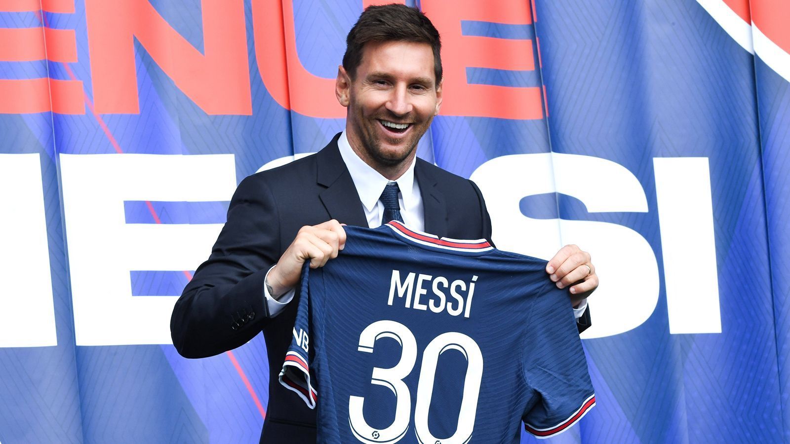 
                <strong>Lionel Messi (Angriff)</strong><br>
                Jahresgehalt: 41 Millionen Euro.
              