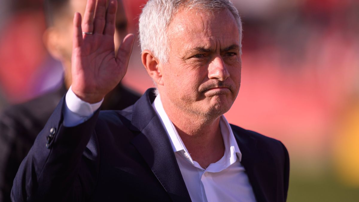 September 20, 2025, Santo Tirso, Porto, Portugal: JOSE MOURINHO head coach of SL Benfica seen during the Liga Portugal Betclic 2025 26 match between AVS and SL Benfica, on September 20, 2025 at Est...