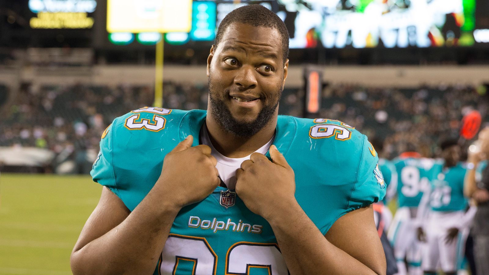 
                <strong>Miami Dolphins: Ndamukong Suh (DT)</strong><br>
                114.375.000 Dollar (Laufzeit: sechs Jahre)
              