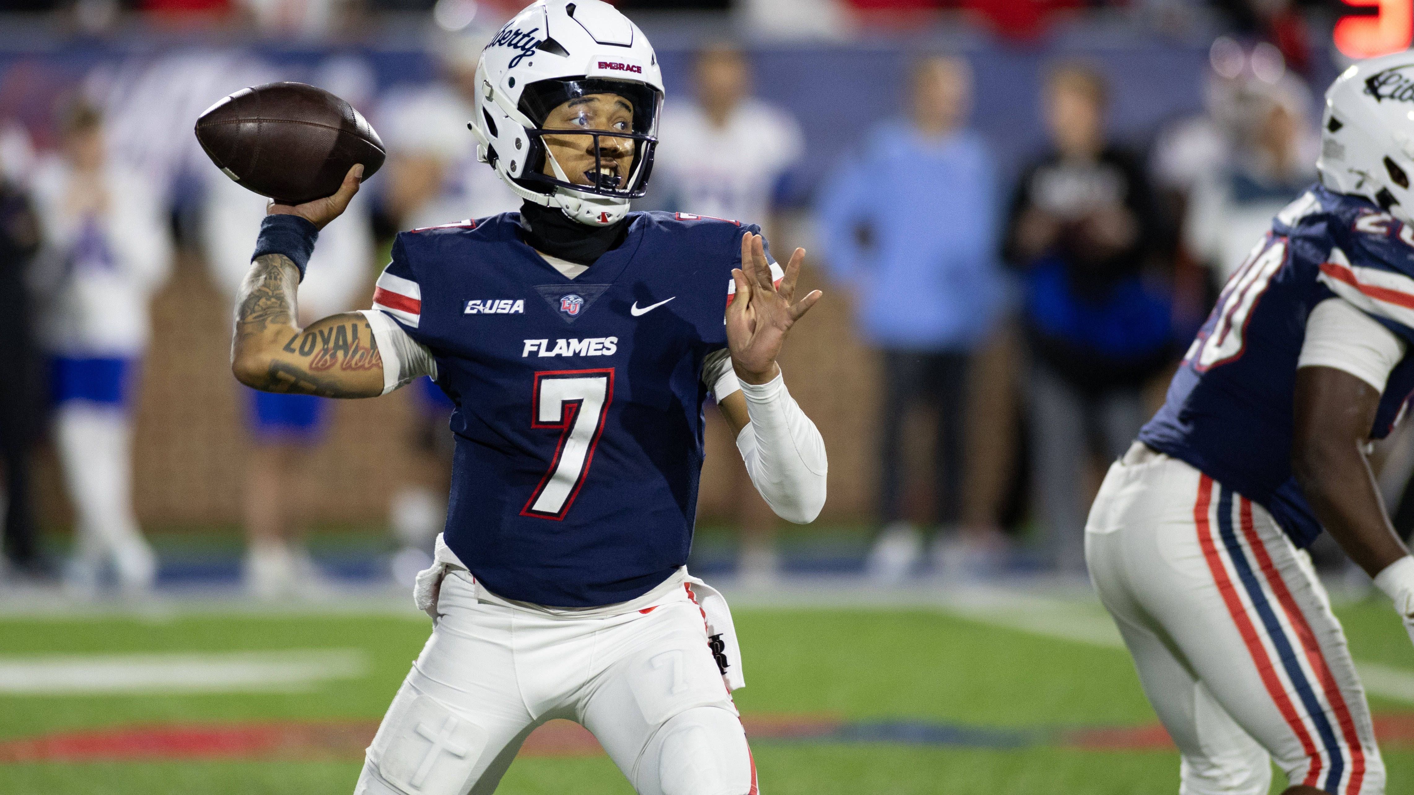 <strong>20. Liberty Flames (vorher Platz 22) 12-0<br></strong>Liberty bleibt auch nach dem letzten Regular-Season-Spiel ungeschlagen. Gegen UTEP gelang ein 42-28-Erfolg, in dem die Flames stolze 441 Rushing Yards verbuchten. Am Samstag kommt es zum Conference USA Championship Game gegen New Mexico State.&nbsp;