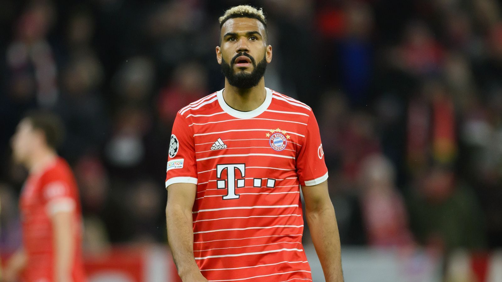 
                <strong>Eric Maxim Choupo-Moting</strong><br>
                Nachdem die Münchner im Sommer 2022 keinen Nachfolger für Robert Lewandowski verpflichten konnten, füllte Eric Maxim Choupo-Moting die Lücke, die der zweimalige Weltfußballer hinterließ. Und der Deutsch-Kameruner machte dies insgesamt besser, als man es dem Stürmer vielleicht am Anfang zugetraut hätte. Immerhin brachte es der 34-Jährige bei 30 Pflichtspiel-Einsätzen auf 17 Treffer für den Rekordmeister. In der entscheidenden Phase der Saison fiel der Routinier dann allerdings mit Knieproblemen aus und kam erst am 34. Spieltag in Köln zu seinem Comeback. ran-Note: 3
              