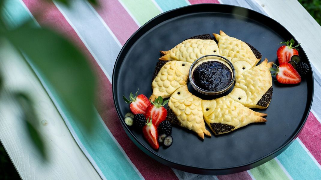 Leckere Joghurt-Kekse mit Waldbeer- und Cheescake-Füllung