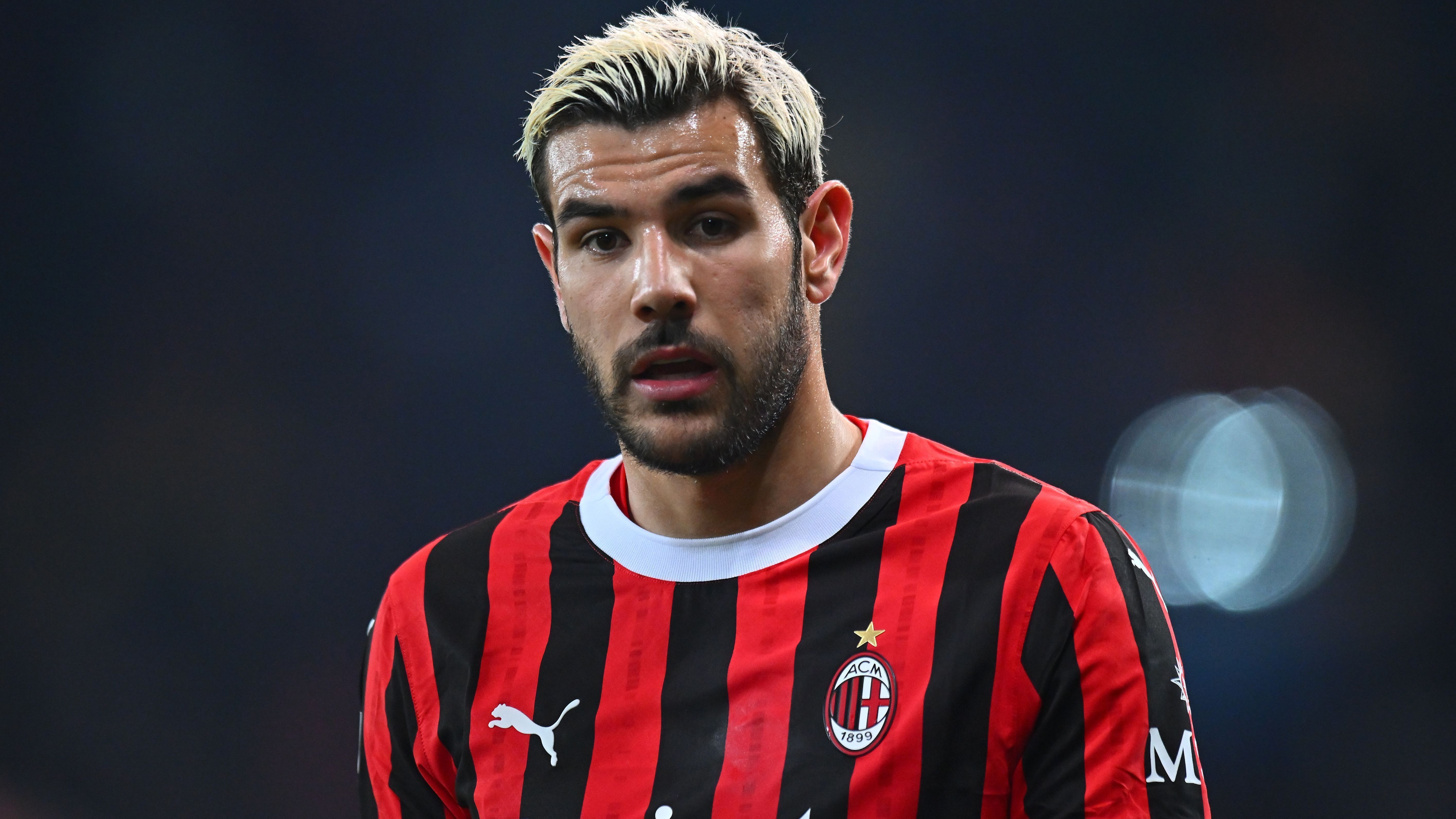 <strong>Theo Hernandez (AC Mailand)</strong><br>Real Madrid will offenbar Theo Hernandez verpflichten. Der vielseitig einsetzbare Franzose könnte der Nachfolger von David Alaba werden, berichtet die "AS". Der 27-Jährige wäre wohl einigermaßen günstig zu haben, da sein Vertrag bei der AC Mailand im kommenden Sommer ausläuft. Alaba hingegen ist einer der Großverdiener im Kader und war zuletzt lange verletzt ...