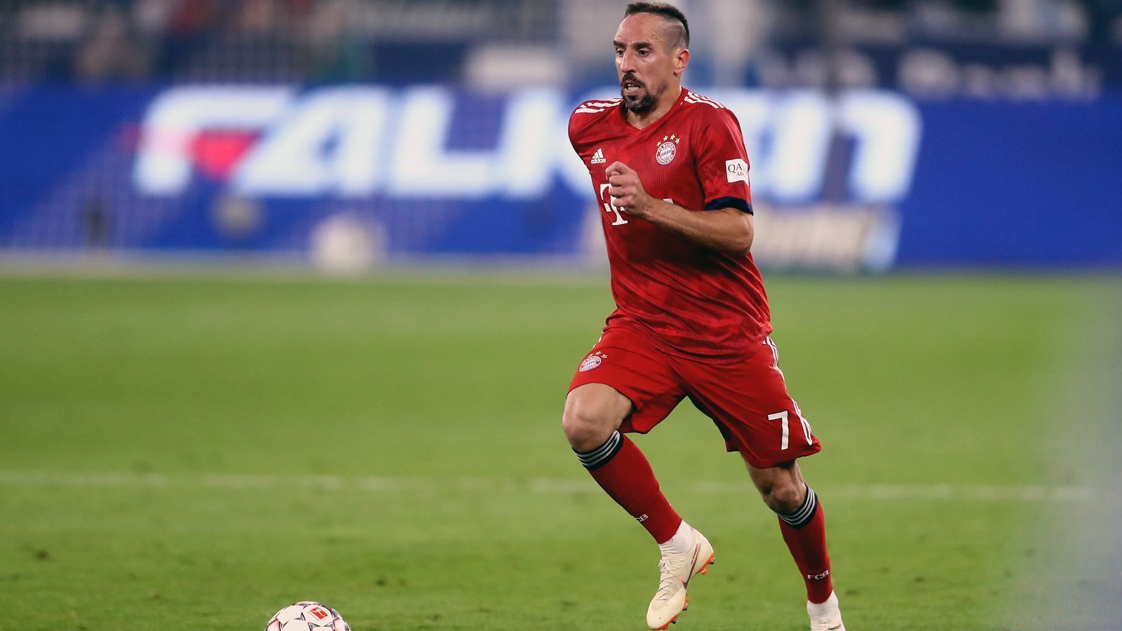 
                <strong>Franck Ribery (FC Bayern München)</strong><br>
                Im Verein seit: Juli 2007Position: LinksaußenAlter: 36 Jahre
              