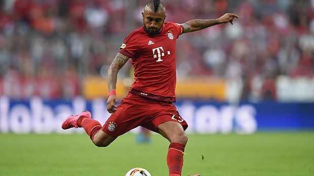 
                <strong>Arturo Vidal</strong><br>
                Laut der chilenischen Sportseite "AS" bekommt Vidal Eiweiß-Hyaluron-Spritzen, damit er das zweite Quali-Spiel bestreiten könne. Sein Knie soll nach dem Brasilien-Spiel stark angeschwollen sein. Schon im September klagte er über Schmerzen im Knie. Teamkollege Gary Medel: "Er hat für uns seine Karriere aufs Spiel gesetzt."
              