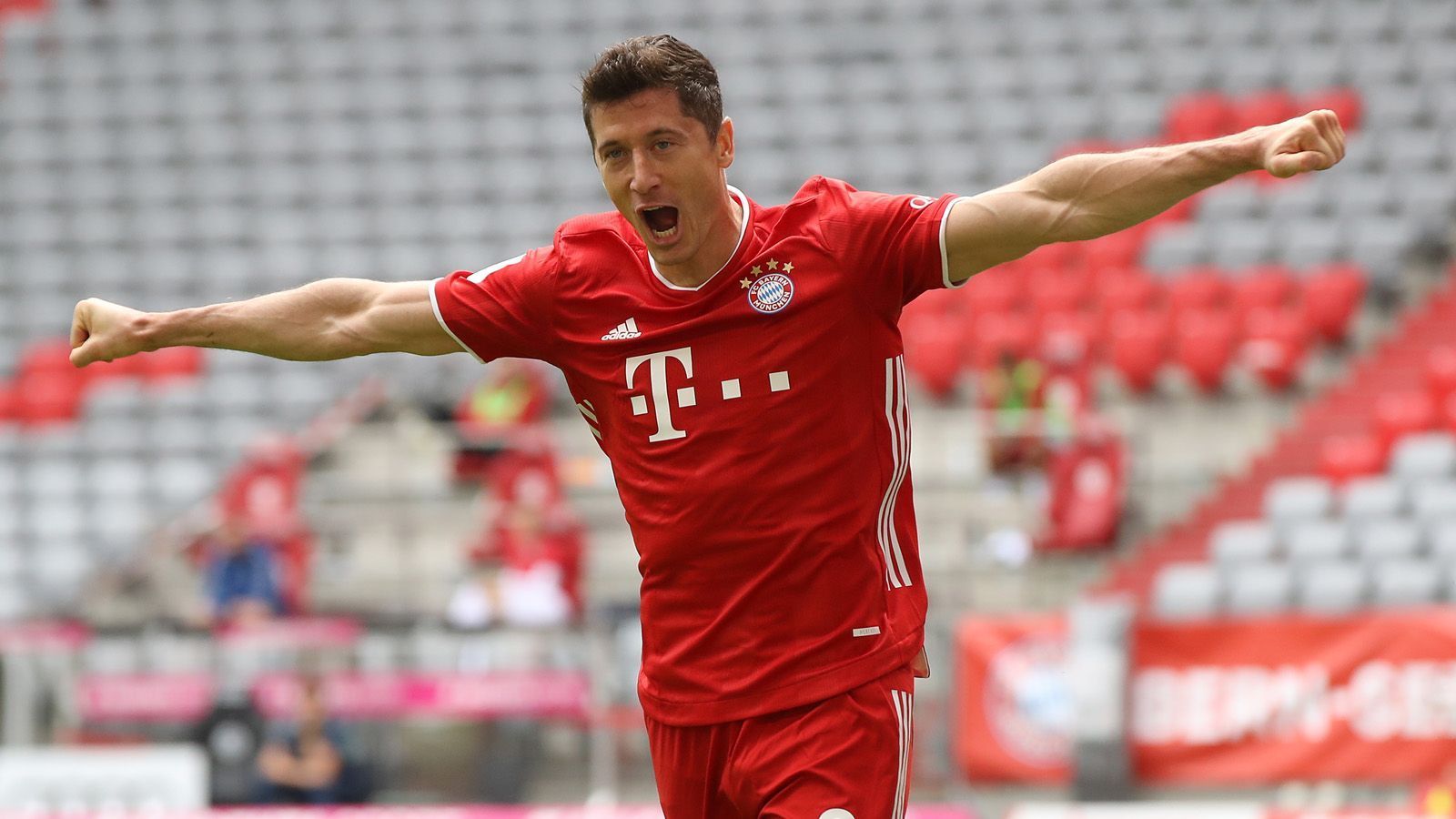 
                <strong>Kategorie: Spiele und Tore 2019/20 (wettbewerbsübergreifend)</strong><br>
                Lewandowski: 47 Spiele, 55 Tore (1,17 Tore pro Spiel)Ronaldo: 46 Spiele, 37 Tore (0,8 Tore pro Spiel)Messi: 44 Spiele, 31 Tore (0,7 Tore pro Spiel)
              