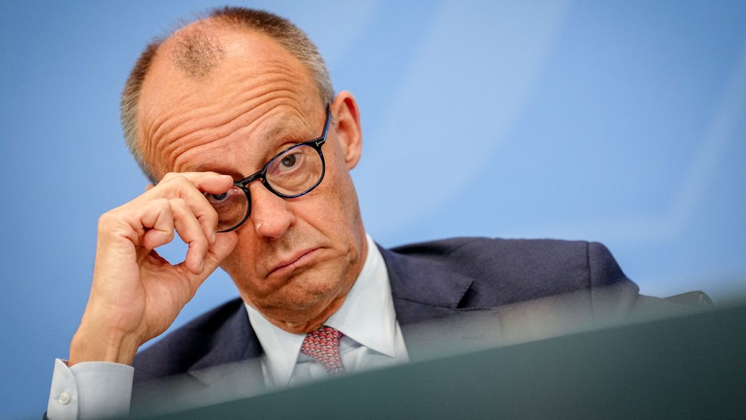 Bundeskanzler Merz (Bild) hatte zuletzt behauptet, Israel würde im Nahen Osten die "Drecksarbeit" für alle machen. Die Kritik an der Aussage reißt nicht ab. (Archivbild)