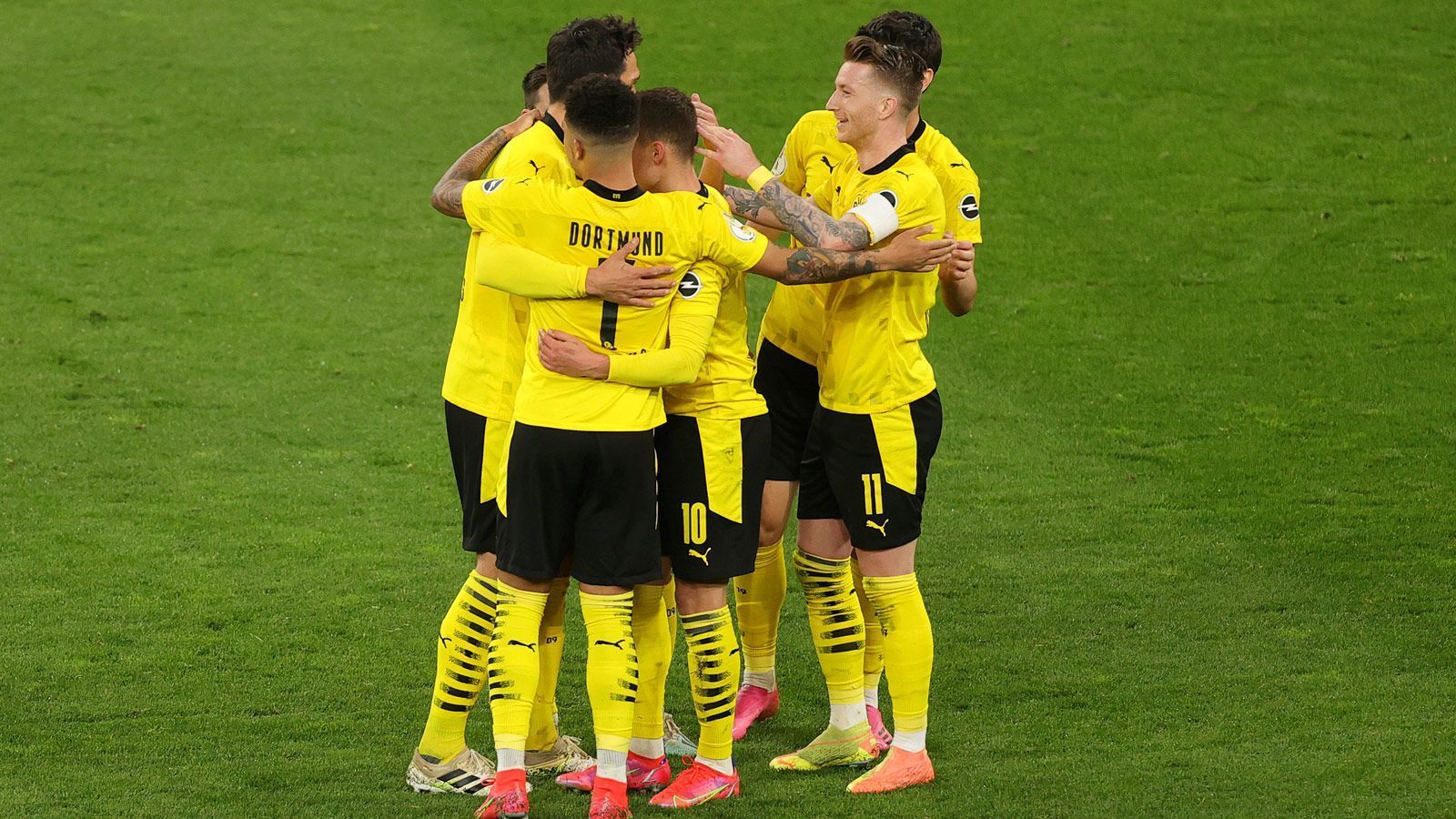 
                <strong>Borussia Dortmund in der Einzelkritik</strong><br>
                Borussia Dortmund steht im DFB-Pokalfinale: Der BVB setzt sich im Halbfinale mit 5:0 gegen Holstein Kiel durch. Alle Tore ereigneten sich in der 1. Halbzeit. ran.de bewertet die Leistungen der BVB-Profis.
              