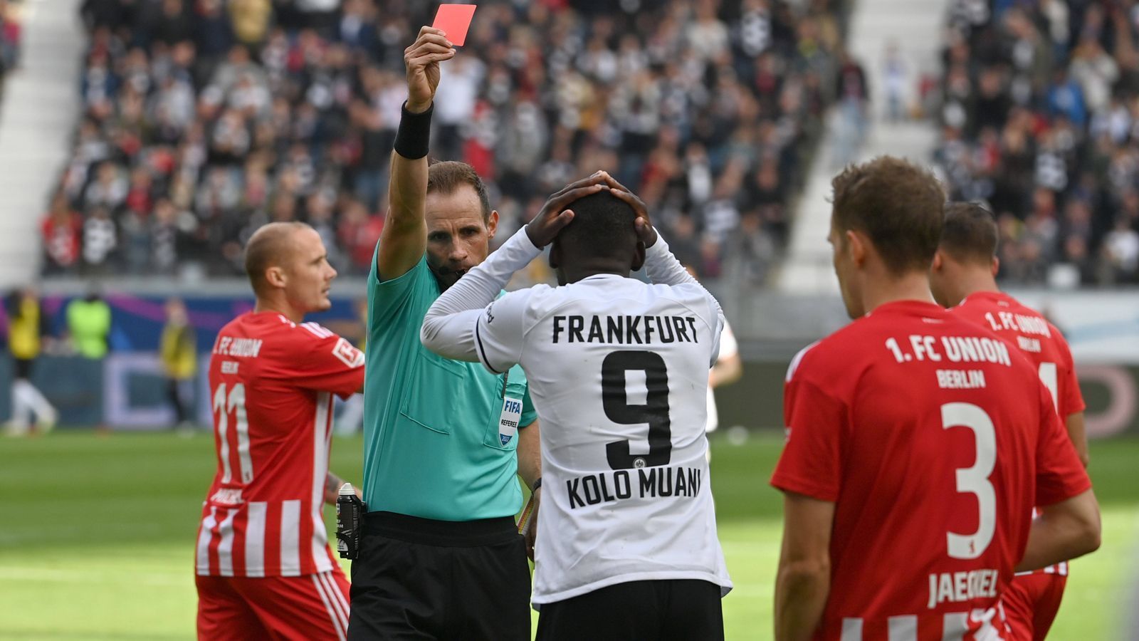 
                <strong>Platz 4: Eintracht Frankfurt</strong><br>
                &#x2022; Gelbe Karten: 21<br>&#x2022; Gelb-Rote Karten: 1<br>&#x2022; Rote Karten: /<br>&#x2022; Punktzahl: 24<br>
              