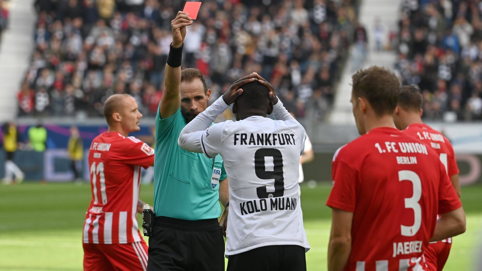 
                <strong>Platz 4: Eintracht Frankfurt</strong><br>
                &#x2022; Gelbe Karten: 21<br>&#x2022; Gelb-Rote Karten: 1<br>&#x2022; Rote Karten: /<br>&#x2022; Punktzahl: 24<br>
              