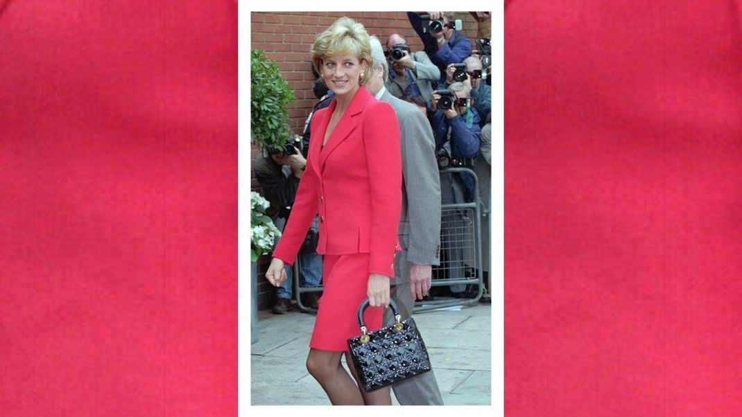 1994 wurde die "Lady Dior" zum ersten Mal vom Modehaus Dior vorgestellt – Lady Diana war überwältigt und kaufte alle verfügbaren Farbvariationen der Handtasche.